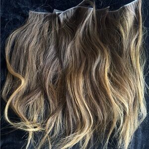 BELLAMI 80G CHOCOLATE
BRONZED #4/#16 OMBRE Infinity
HAIR EXTENSIONS